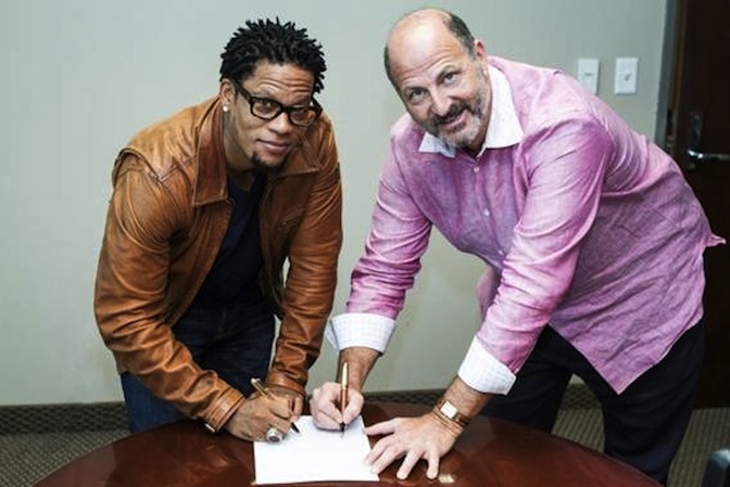 D.L. Hughley signs syndication deal for nationally syndicated afternoon radio show