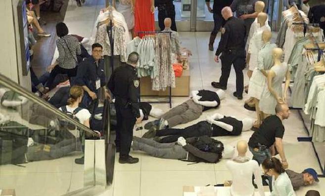 Gap employee calls 911 on Improv Everywhere for masquerading as store mannequins