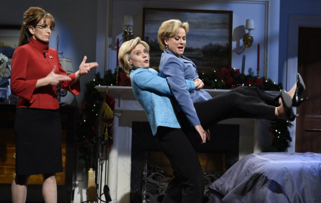 SNL #41.9: Merry Christmas from Tina Fey and Amy Poehler, Bruce Springsteen (and famous friends!)