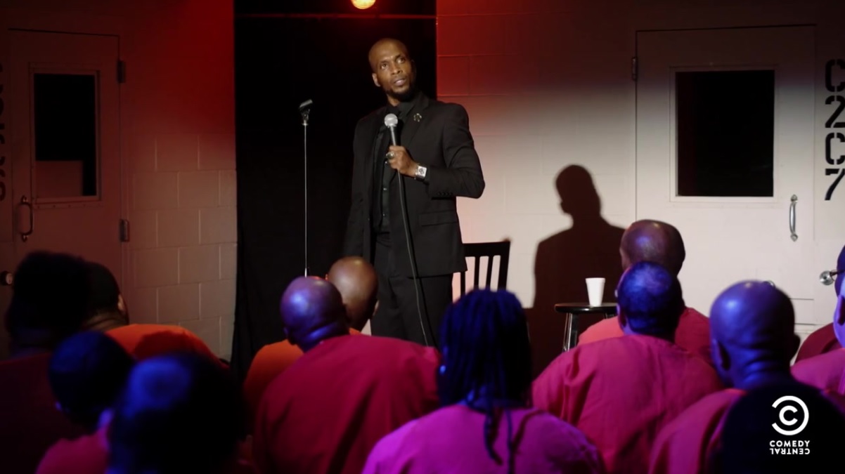 Ali Siddiq goes back to prison, this time as a performer to inspire the convicts with his comedy conviction