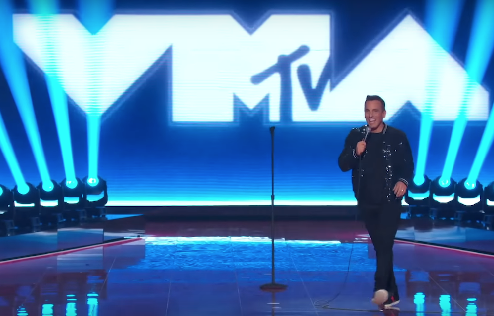 Watch Sebastian Maniscalco open the 2019 MTV VMAs