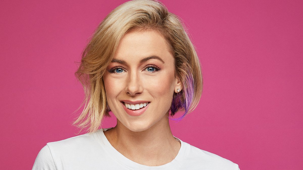 Iliza Shlesinger Inks Book Deal for Essay Collection, “All Things Aside”
