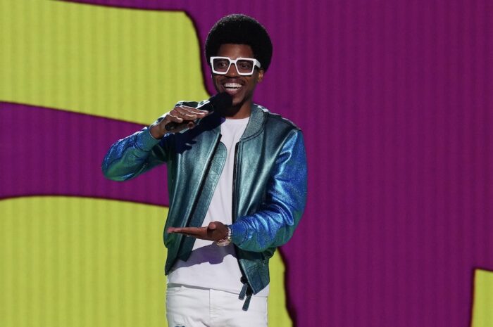 Mike E. Winfield performs on the semifinals of America’s Got Talent